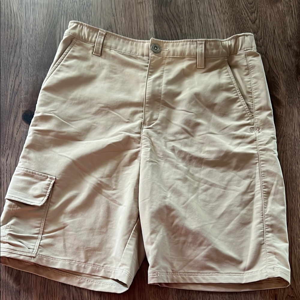 Under Armour Boys XL Khaki Shorts